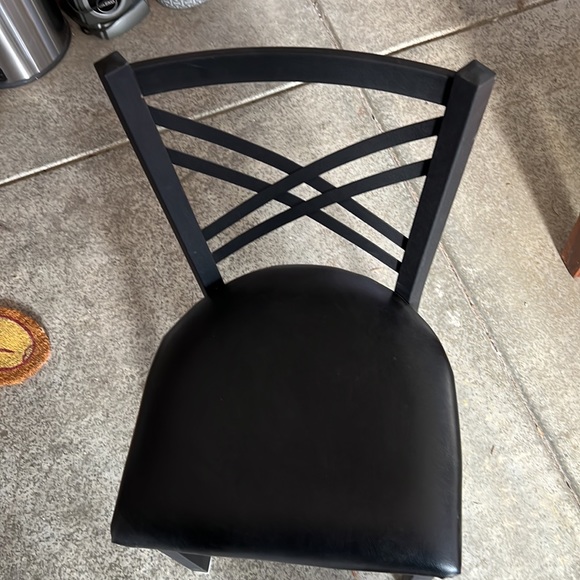 Table and two chairs - Picture 3 of 5